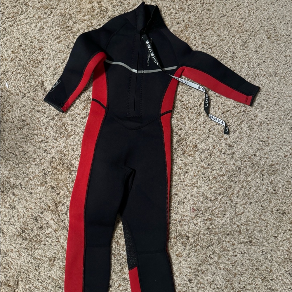 Seaskin child’s size 2 unisex wetsuit